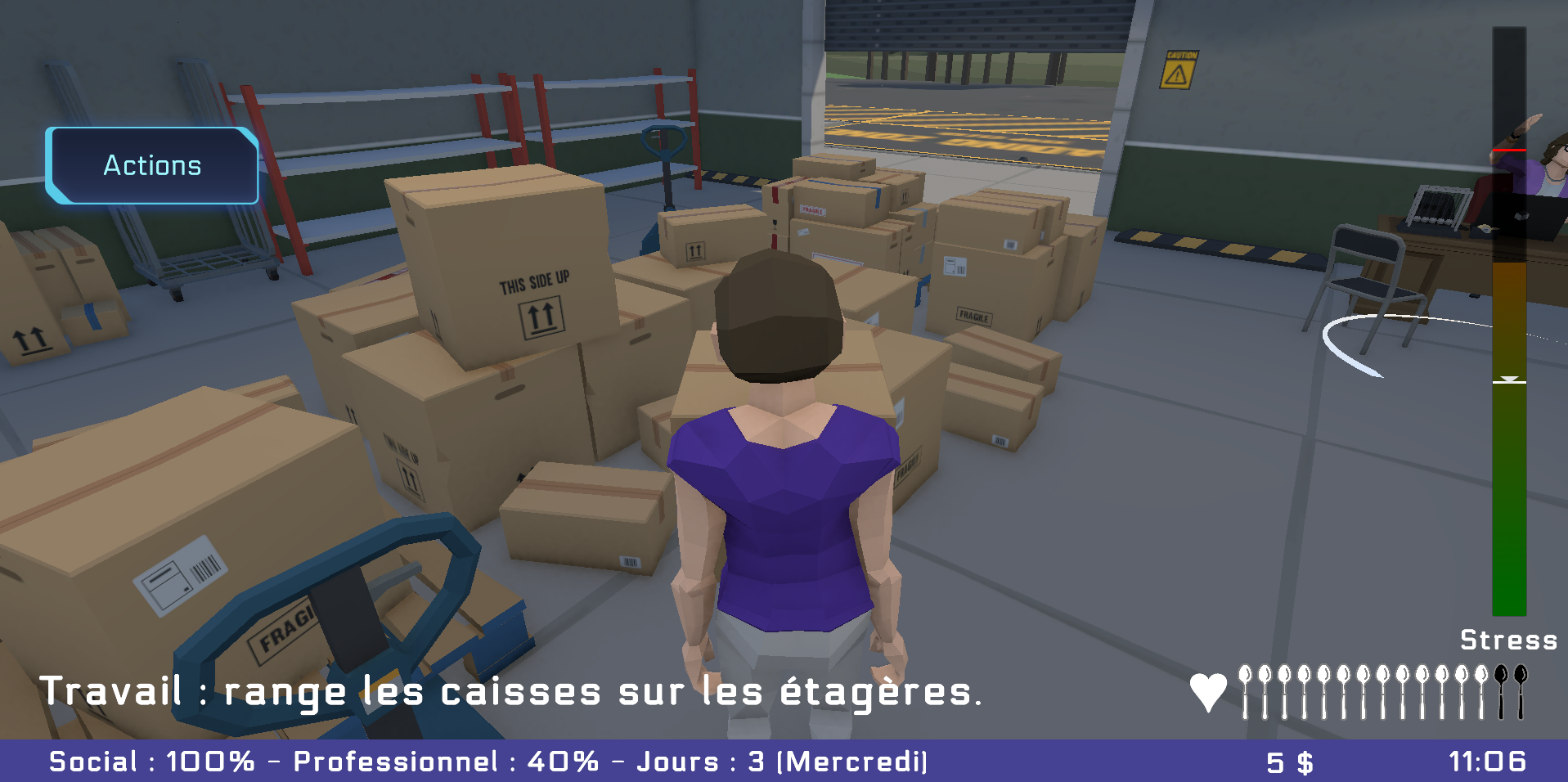 Le personnage à l'entrepôt au milieu des caisses en carton, avec le bandeau « Travail : range les caisses sur les étagères ».